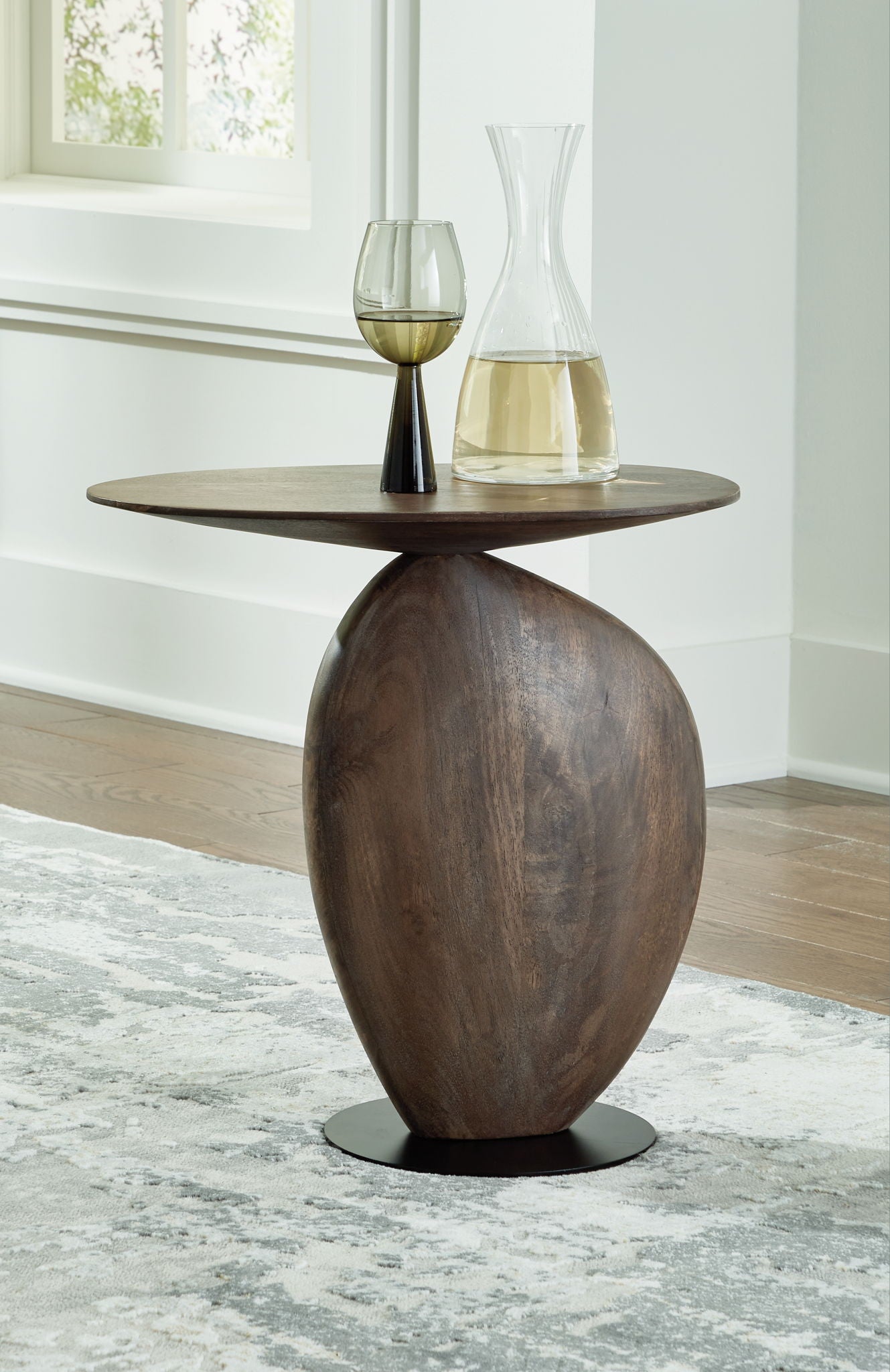Cormmet - Accent Table - Brown / Black