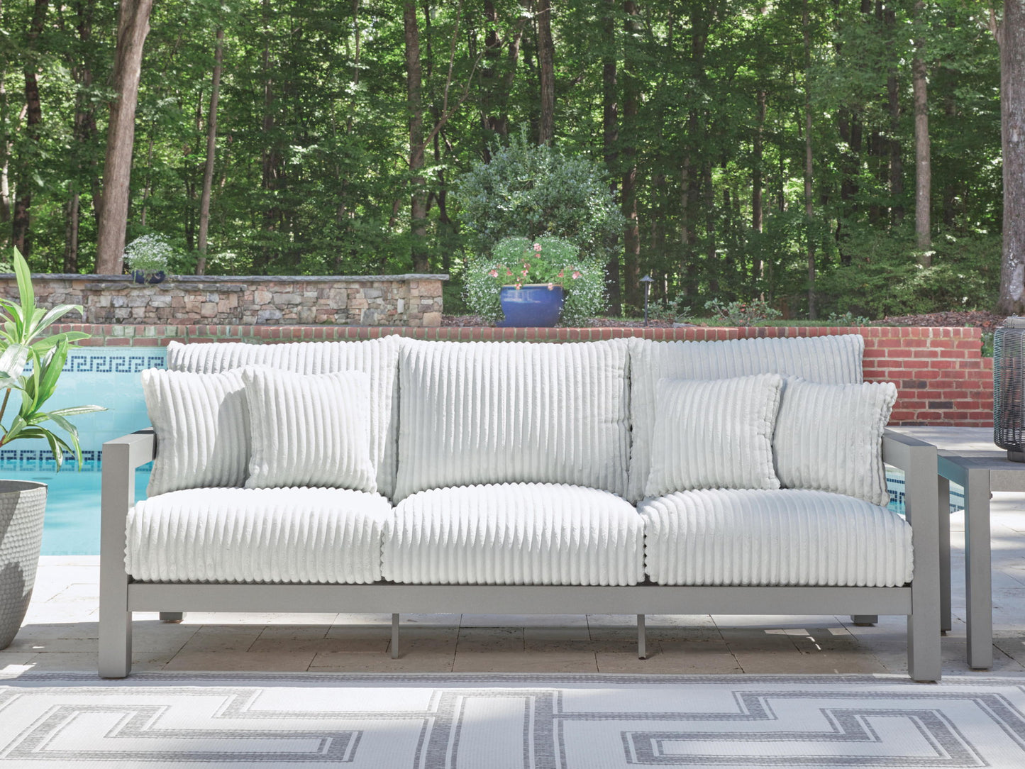 Hurley Park - Sofa With Cushion - Gray